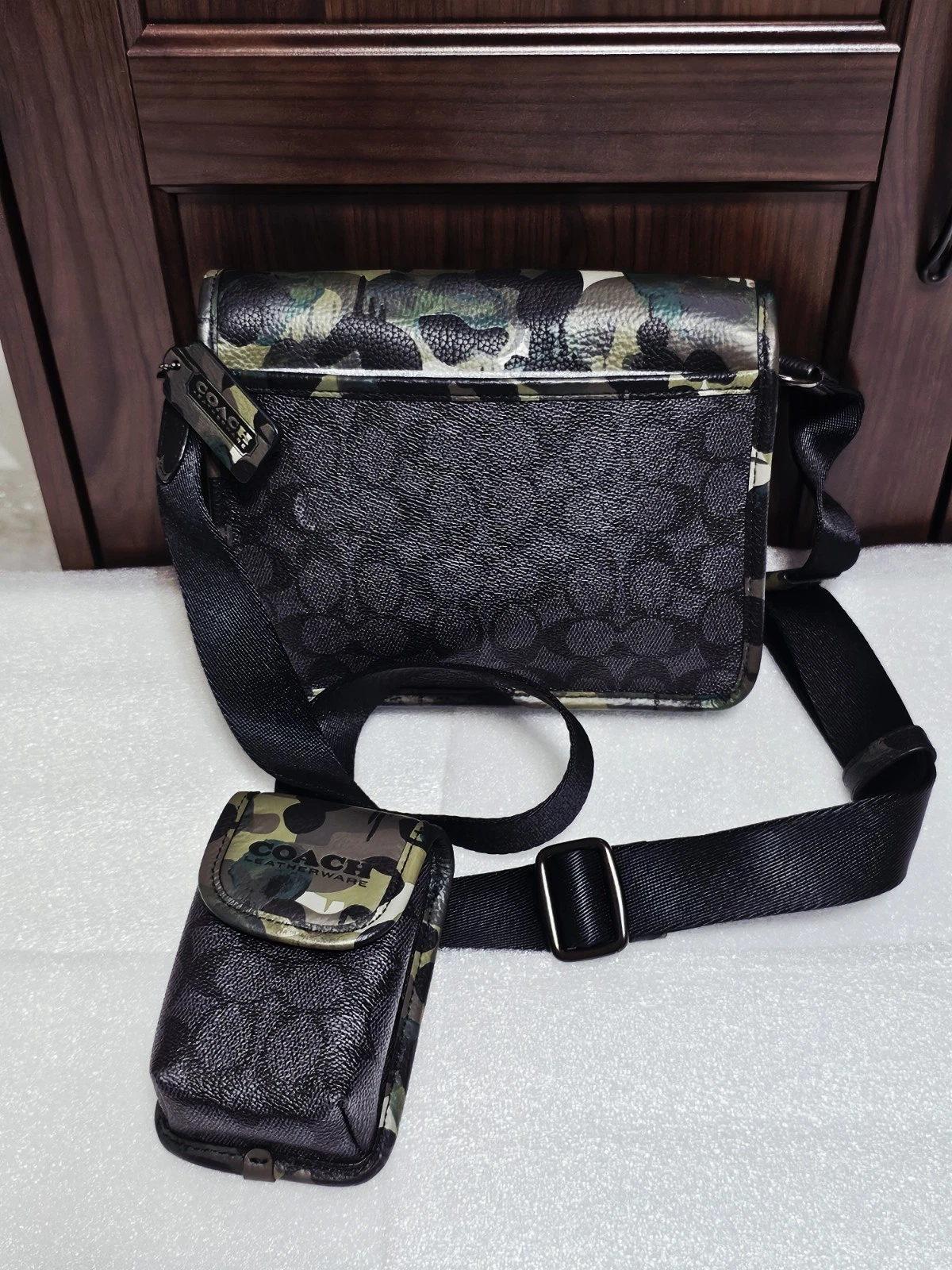 Borsa messenger a tracolla Coach League telefono mimetica mimetica CA009 pista charter