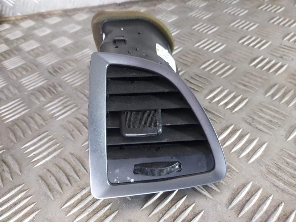 Grille d'aération aérateur avant Droite - OPEL ASTRA IV (4) (J) - Photo 1/4
