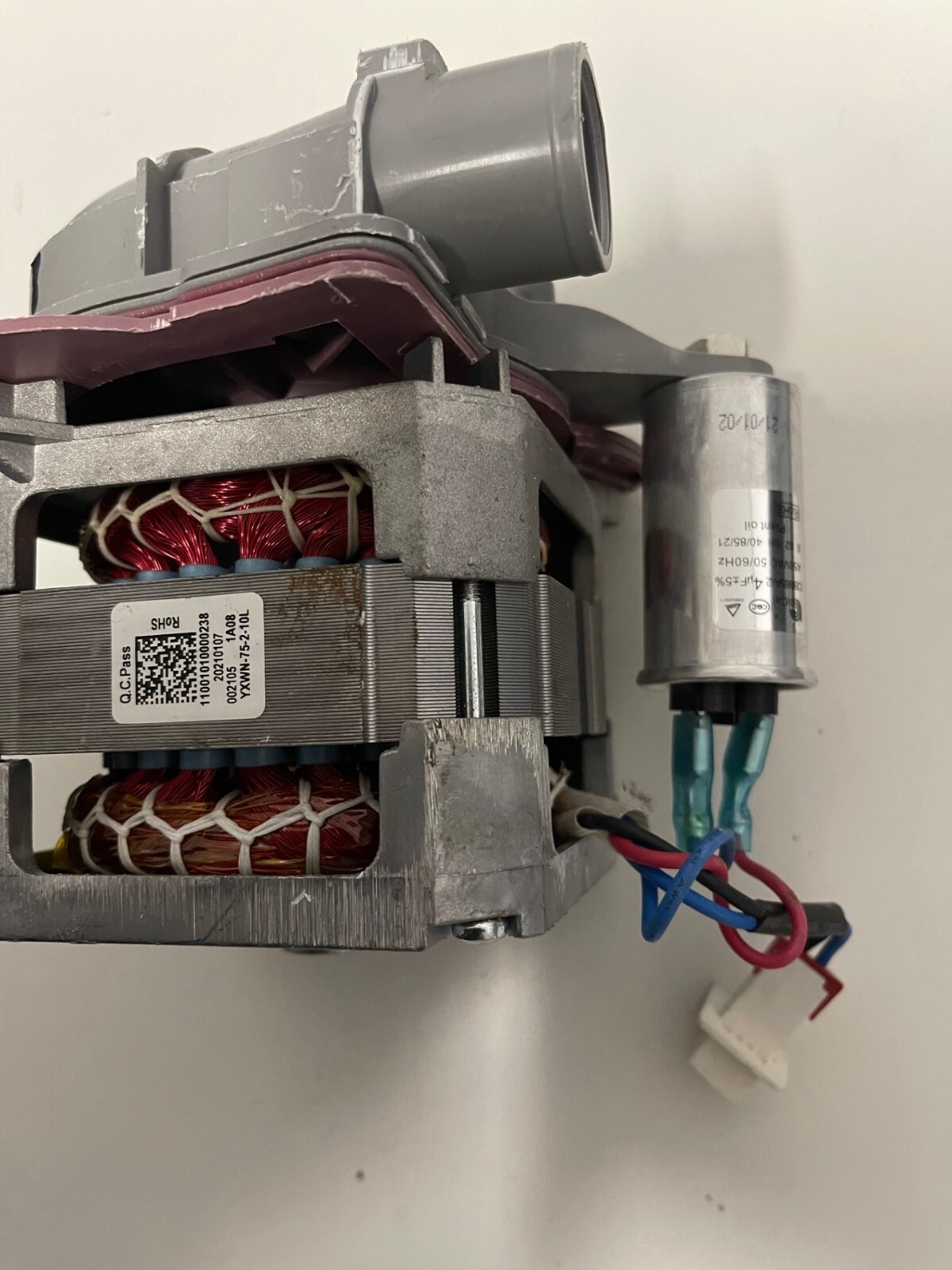 Pompe de cyclage Beko 1740703500 pour réparer un lave-vaisselle qui fuit ou ne lave plus