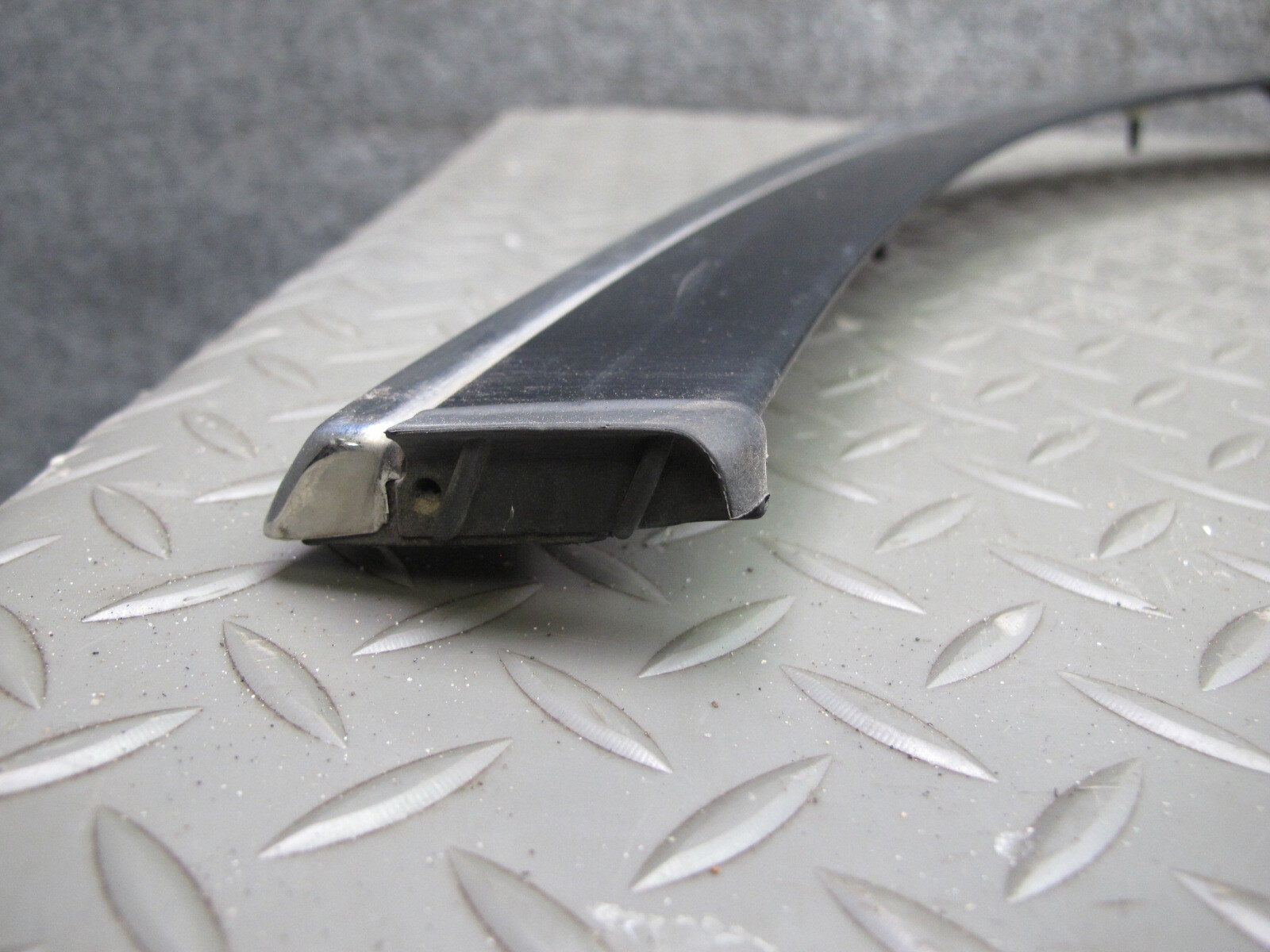 07-10 BENTLEY CONTINENTAL GTC REAR CHROME TRIM MOLDING COVER W BRAKE LIGHT
