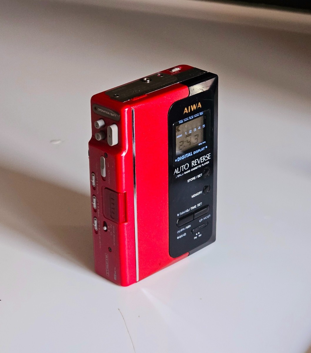 Super Rare Red Aiwa HS-T150 Walkman Radio/Time Cassette Player