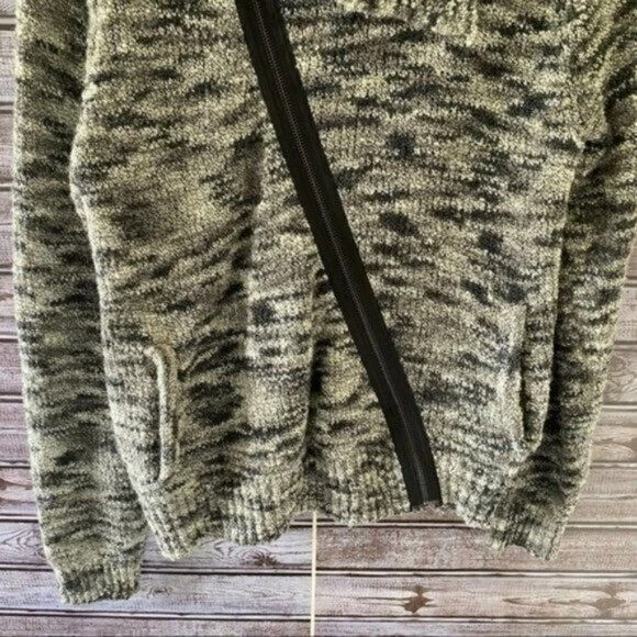 American Rag Women's Sweater Size L Asymmetrical Zip-Up Pockets - Image 4 of 4