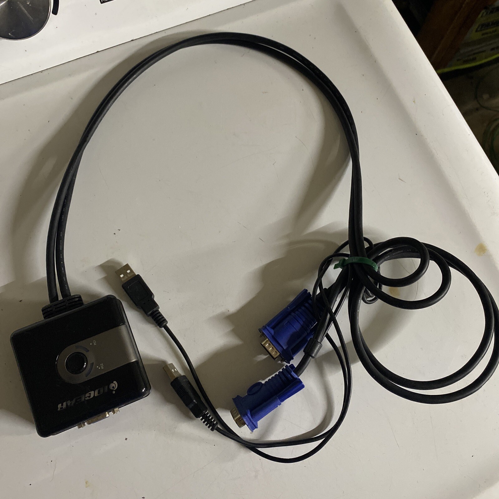 IOGEAR GCS42UW6 2-Port Compact USB VGA KVM Switch  Tested Wo