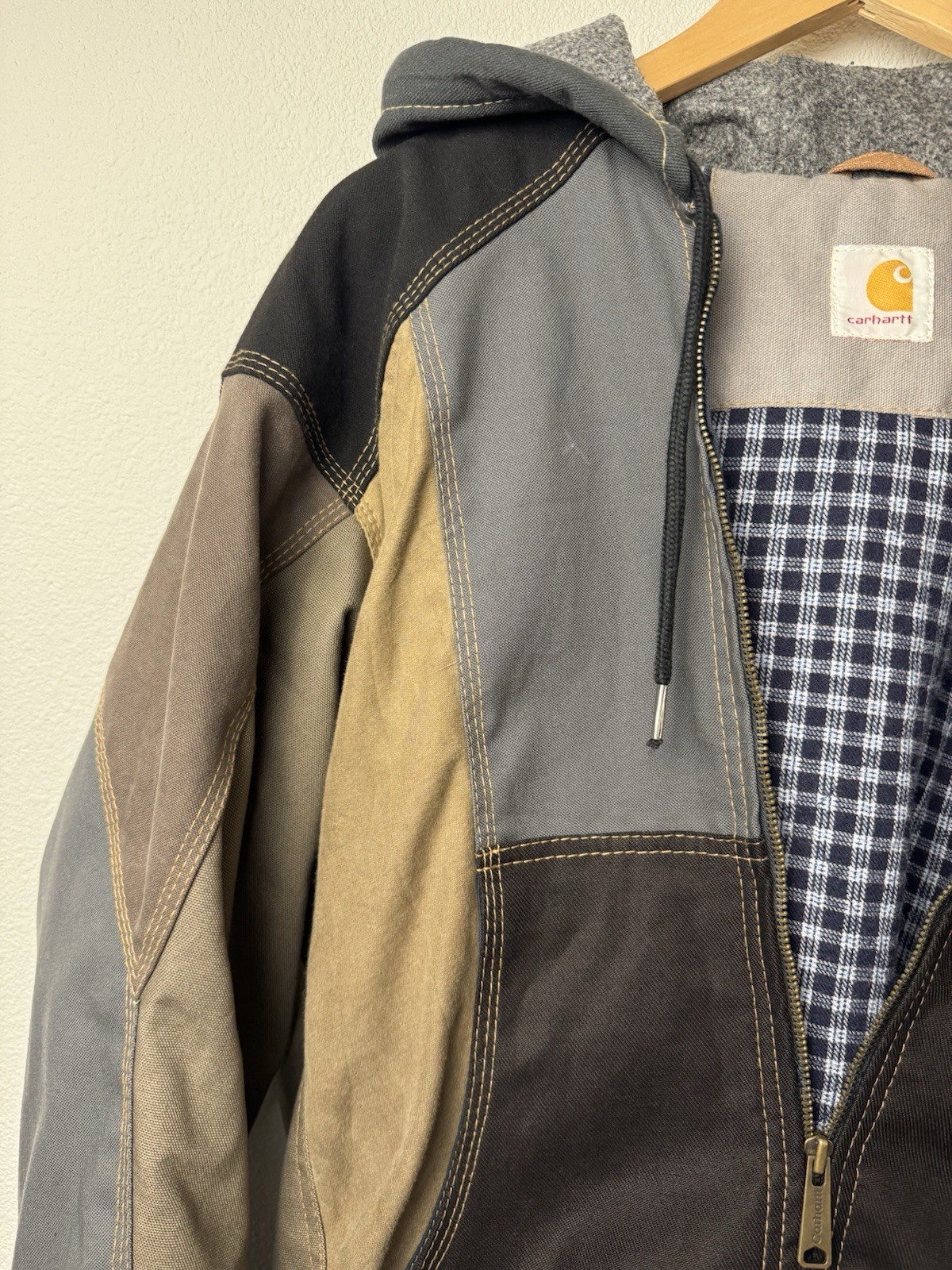 Carhartt Men's Medium Custom Patchwork Hoodie - image 4