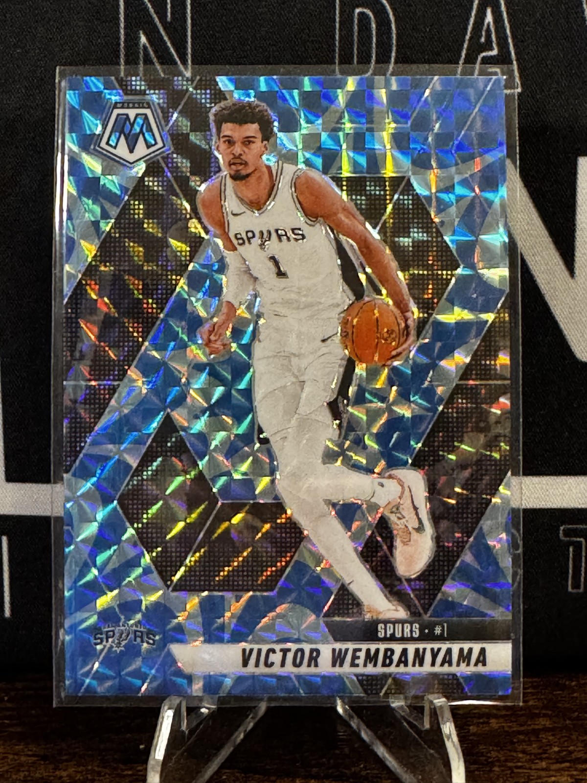 2024-25 Panini Mosaic - Victor Wembanyama #31 Reactive Blue Mosaic Prizm