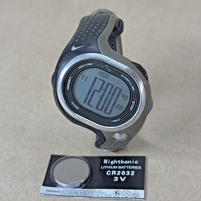 美品 NIKE ナイキ WG01-4000 Triax Fury 腕時計　グレー Nike Triax Fury WG01-4000 Digital Sport Watch with Battery Tested