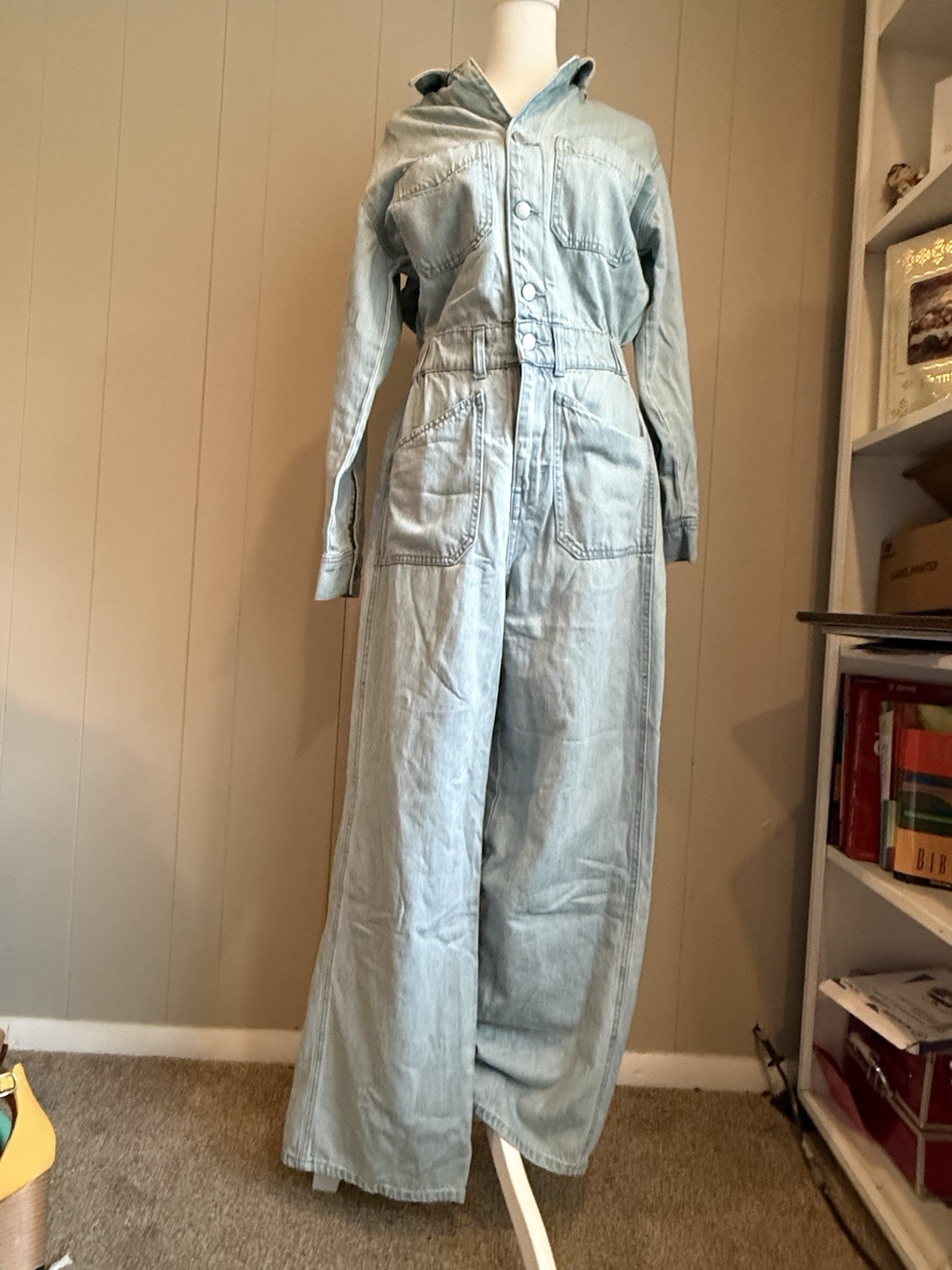 Women’s Blue Solid Collared Long Sleeve Button-Front Wide-Leg Jumpsuit, size 6