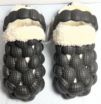 Woman s Bubble Clogs with Faux Fur Size Small 7 New!