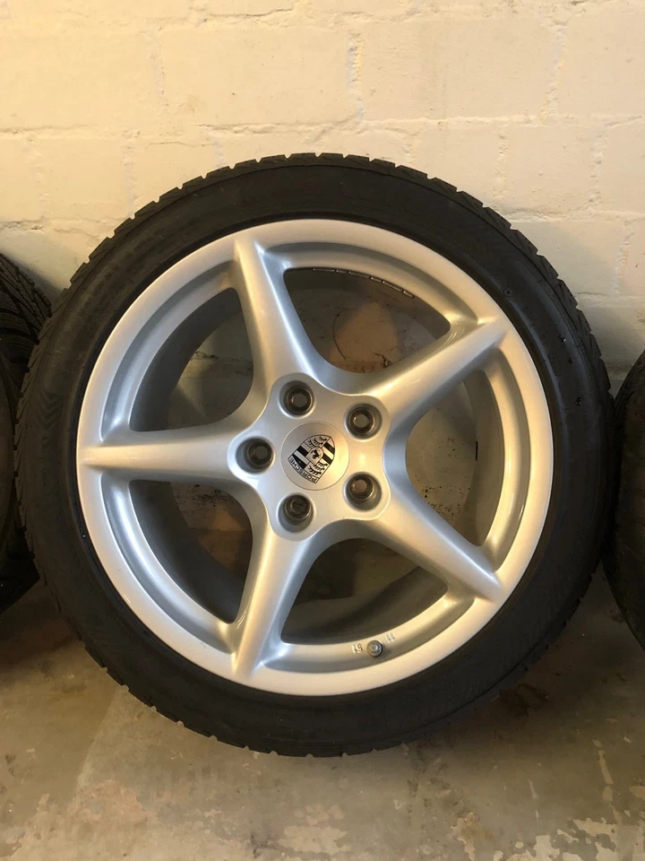 Porsche 911 / 997 Winterräder Nokian WR 8Jx18 235/40 R18 + 11Jx18 295/35 R18 - Bild 4 von 4