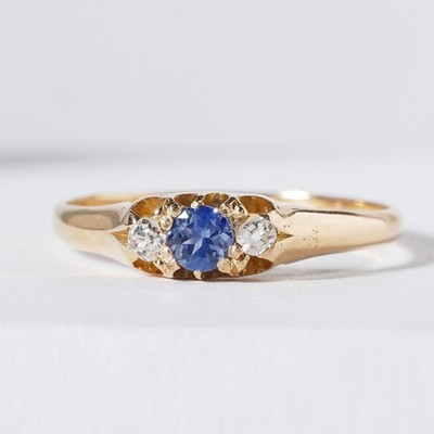 Edwardian 18ct Gold Cornflower Blue Sapphire Old Cut Diamond Three Stone Ring