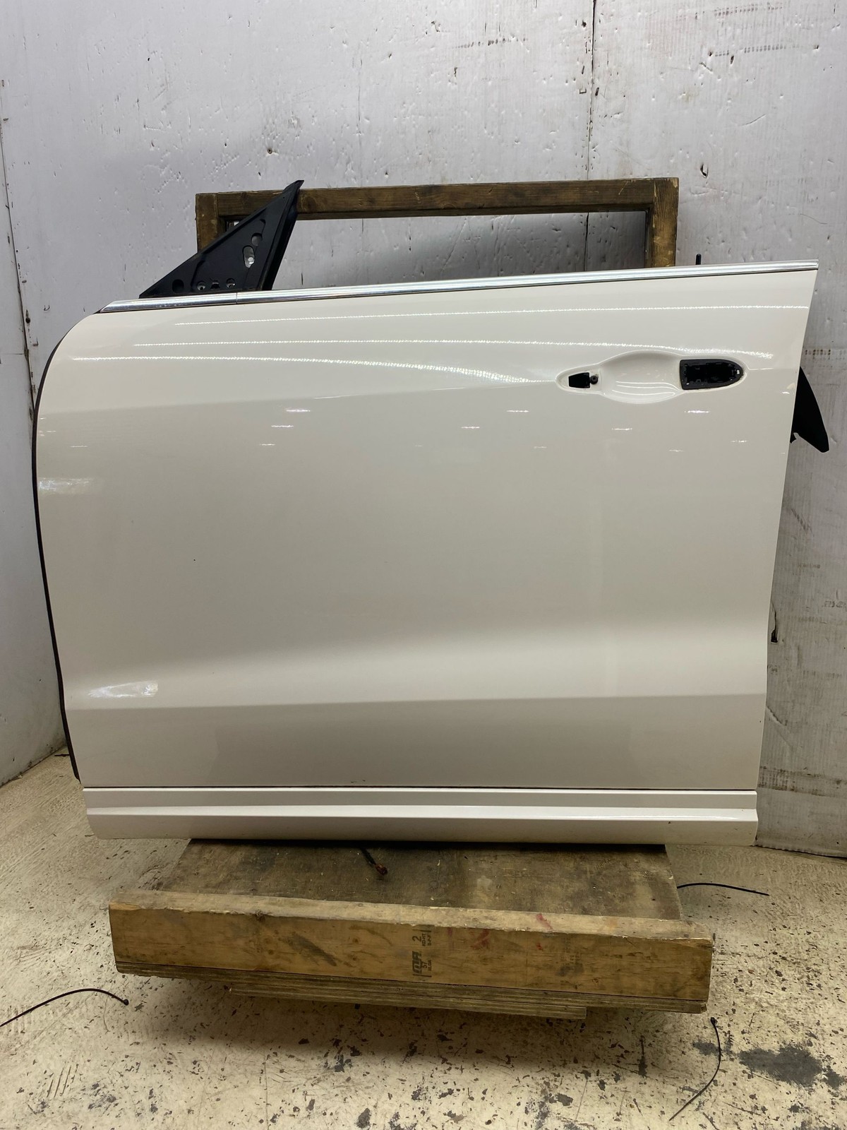2017-2024 MASERATI LEVANTE M161 OEM LH FRONT LEFT DOOR SHELL| BIANCO (268)