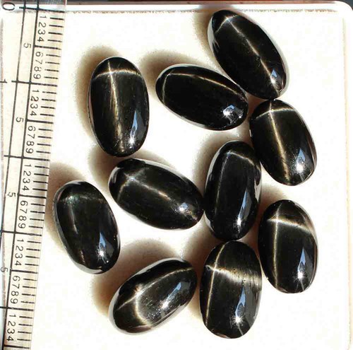 Black Star Diopside 50.70 Carats Total Weight Oval Grade 4 Ray Stars - Bild 1 von 4