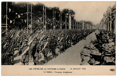 Old postcard 1919 - Victory Festival. Le Défilé. English troops