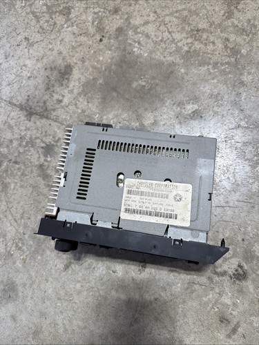 Reproductor de casete radio AM FM Jeep Cherokee XJ 97-01 OEM 56038933 - Imagen 8 de 11