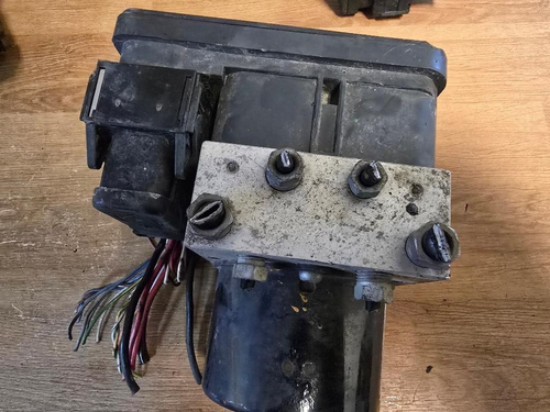 Volvo S40 ABS 30793903 10.0960-0433.3 2WD 30793901 8N51-2C405-AA 10.0206-0331.4 - Photo 2 sur 3