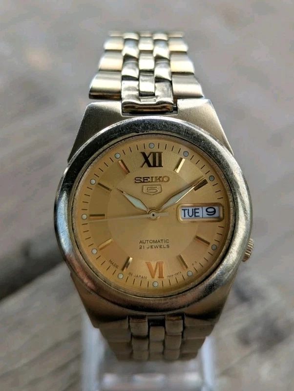 1990s Seiko 5 automatic, all original with 21 jewels