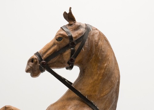 Statuina cavallo da allevamento marrone avvolto in pelle vintage con sella alta 14,5" LEGGI - Foto 2 di 13