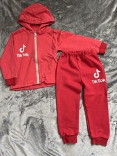 Pink girl's tracksuit, which includes a zip-up hoodie and a sweatpants 3-4T