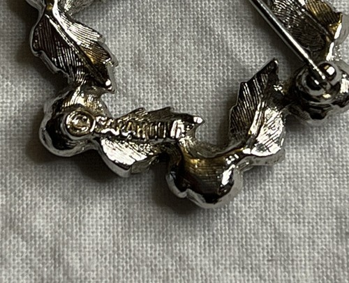Sarah Coventry Signed Brooch Silver Tone Wreath Of Flowers And Leaves - Picture 3 of 5