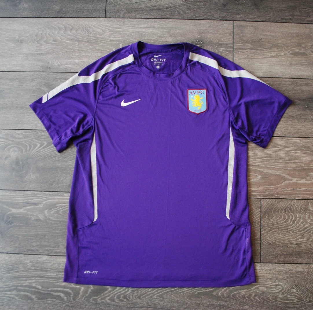 Preços baixos em Nike ASTON Villa International Club Roupas e