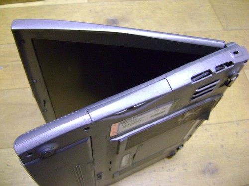 Dell Latitude C400 Vintage 2000 Pentium III Laptop, screen hinges loose HDD fail - Picture 16 of 19