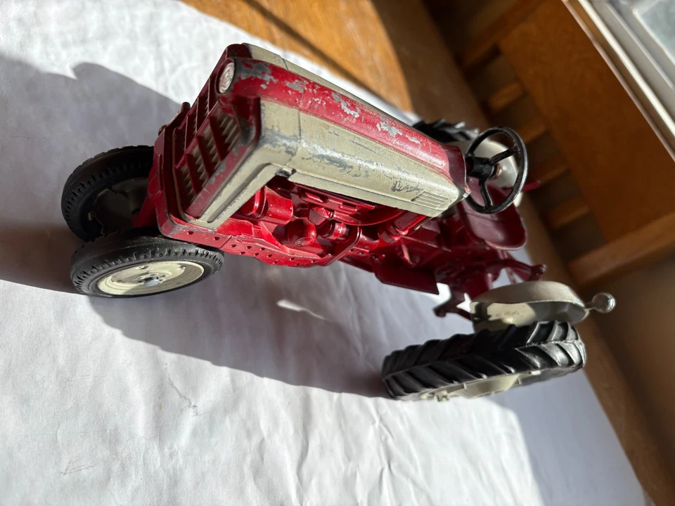 Ford 961 Power Master 1958 tractor agrícola escala 1:10 de Hubley con enganche de 3 puntos Foto 4 de 4