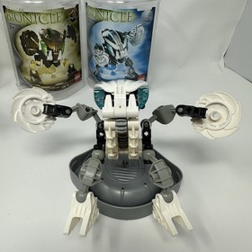 LEGO BIONICLE 8562 GAHLOK/8565 KOHRAK/8561 NUHVOK/ 8560 PAHRAK Lot Of 4/1 Book