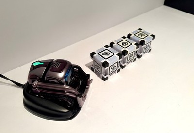 Anki Cozmo Liquid Metal Robot Toy With Cubes Case and Charger New 500mah Battery