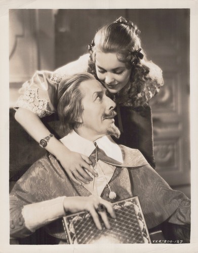 George Arliss + Maureen O'Sullivan in Cardinal Richelieu (1935) Photo K ...