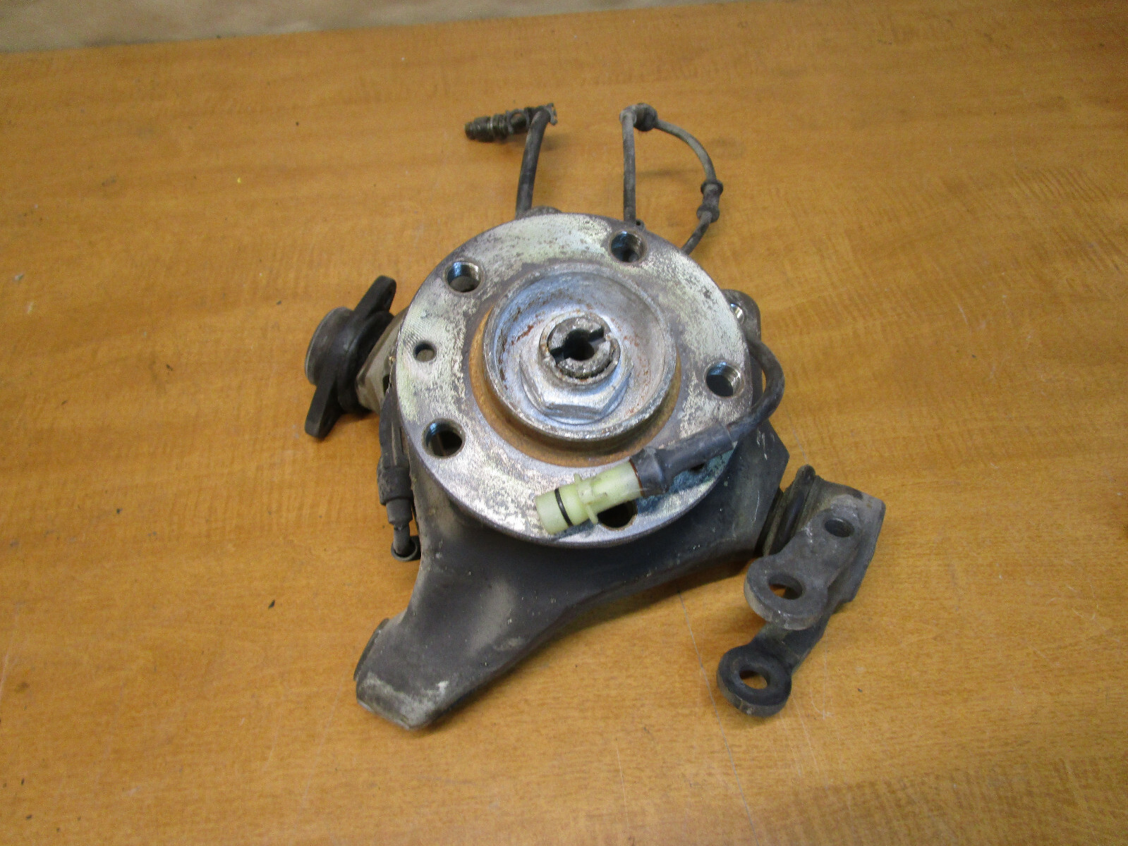 Ferrari 348 - LH Front Steering Hub Knuckle / Spindle Wheel Bearing - P/N 145261