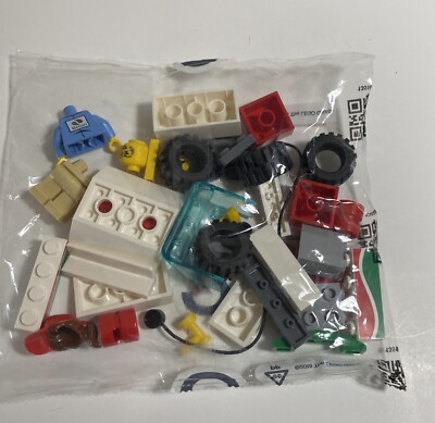 LEGO  City Minifigure Lady Gas Station Worker Octan Petrol Fuel?