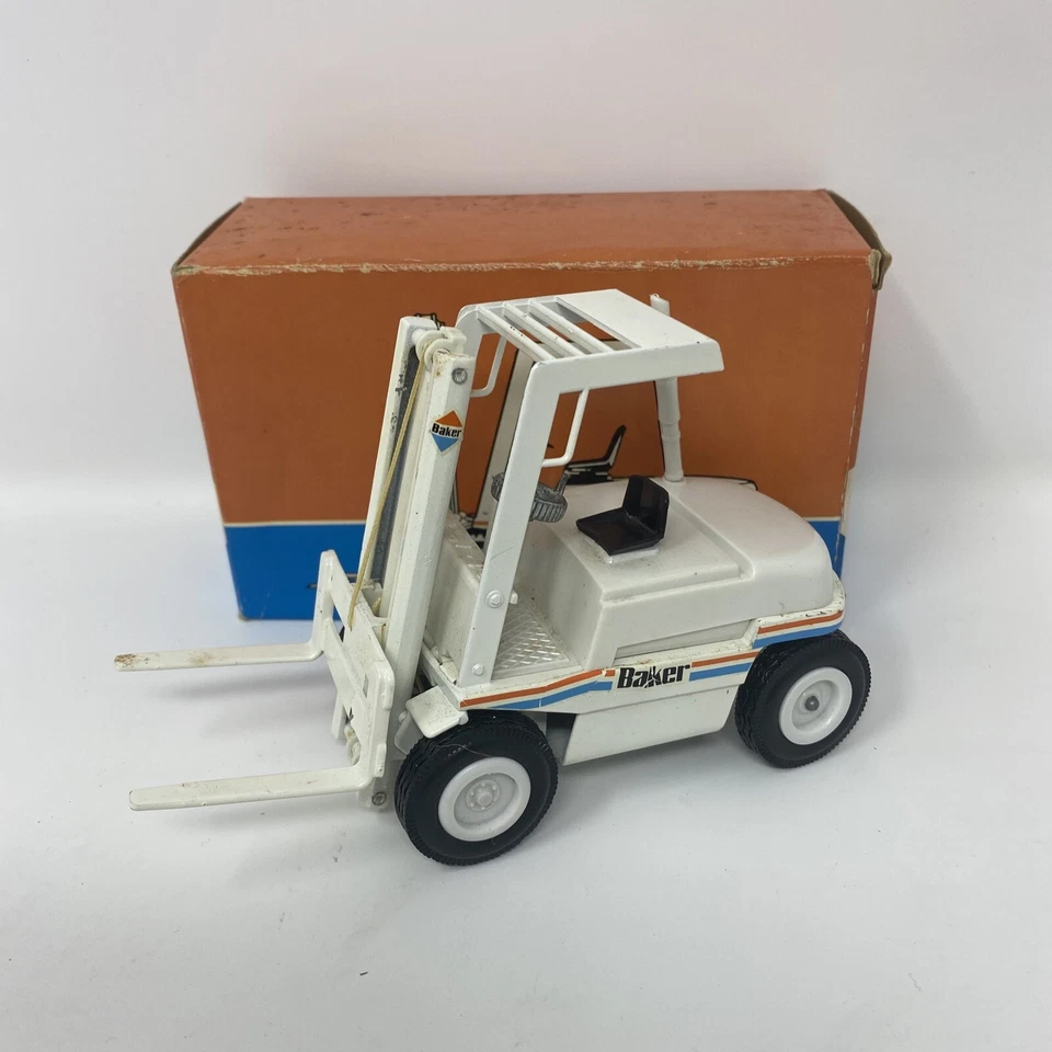 GAMA 9550 Baker forklift 1/32 diecast industrial replica collectible NOS NIB - Image 4 of 4