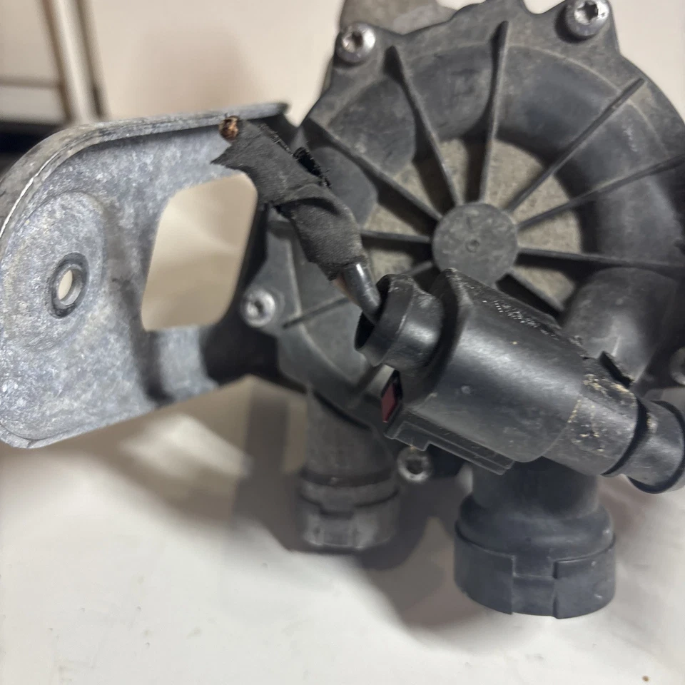 Volkswagen Tiguan 2018 bomba de inyección de aire secundaria OEM Foto 2 de 4