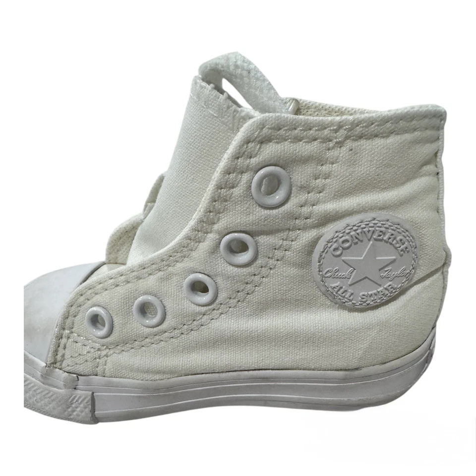 Top alto blanco monocromo Converse Chuck Taylor All Star talla 5 niño pequeño Foto 2 de 4