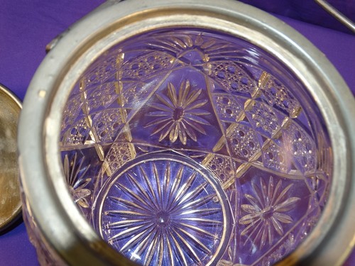VINTAGE PRESSED GLASS BISCUIT JAR WITH ALUMINUM LID PRETTY PATTERN - Picture 12 of 12
