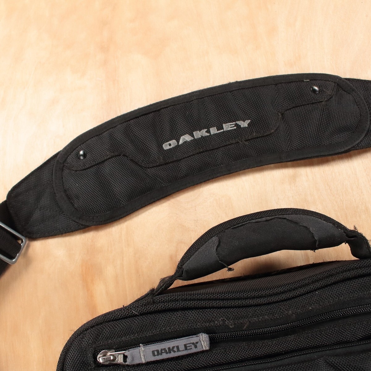 oakley メッセンジャーバッグ Y2K テック　タクティカル　メタルロゴ $_57.JPG?set_id=880000500F
