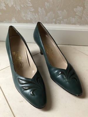 emerald green suede pumps