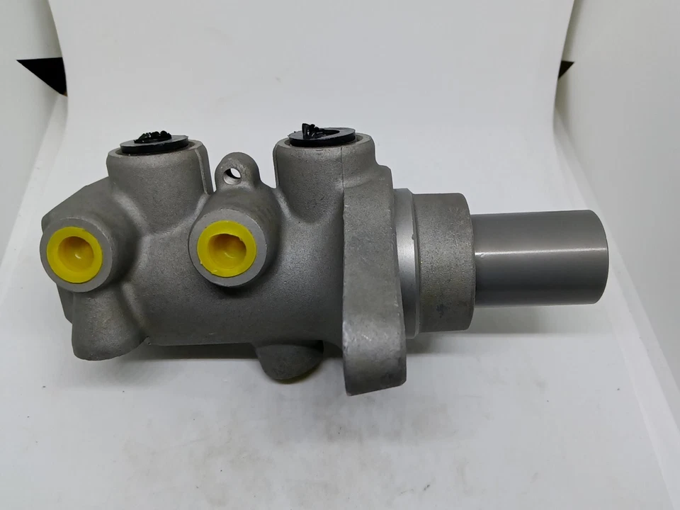 Cilindro maestro de freno Dorman M630874 compatible con Mercedes-Benz, ver en descripción Foto 3 de 4