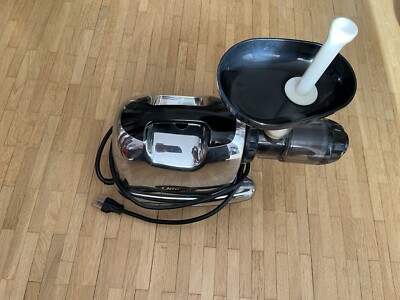 Omega 8006 Juice Extractor - Contains All Parts - Includes Up & Down Transformer
