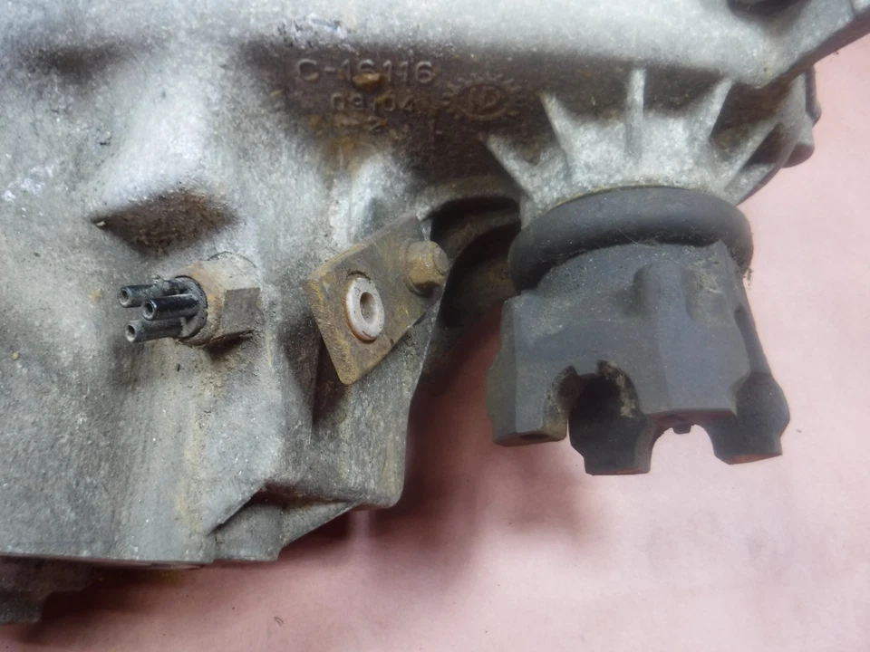 Chevrolet S10 Blazer GMC S15 Sonoma  88-92 NP231 Transfer Case 4.3 V6 15568079 - Image 3 of 4