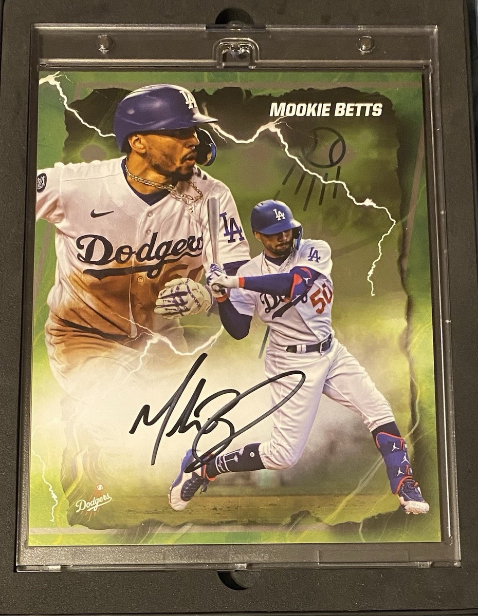 Mookie Betts 2024 Fanatics Under Wraps Emanate Green Refractor 