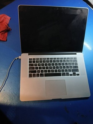 Apple MacBook Pro Retina  256GB SSD,Intel Core i7 2.2GHz, 16GB) A1398 