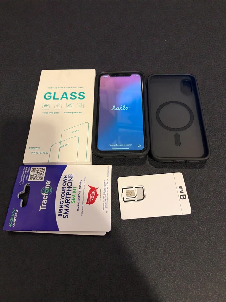 Apple iPhone XR 64GB Black MagSafe Case Bundle Extra Protectors Tracfone SIM New - Image 2 of 4