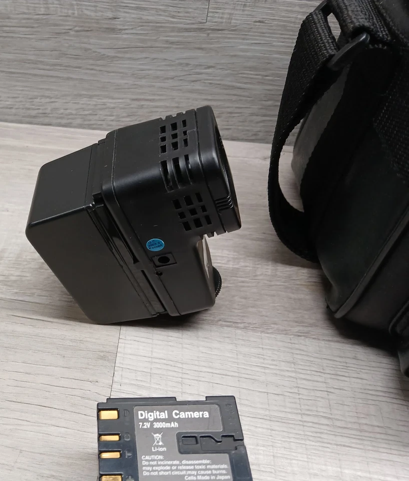 Vintage JVC GR-DVL120U Mini DV NTSC Mini DV Camcorder Bundle - Image 4 of 4