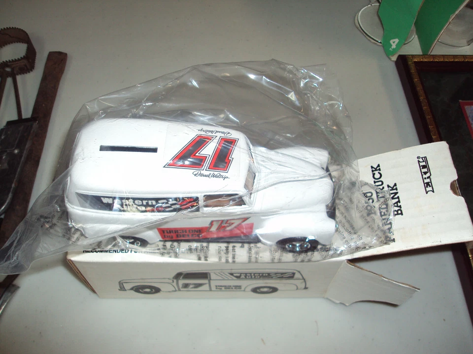DARRELL WALTRIP #17 WESTERN AUTO 1950 PANEL TRUCK BANK 1:25 DIE CAST NEW (87) — 第 2/3 张图片