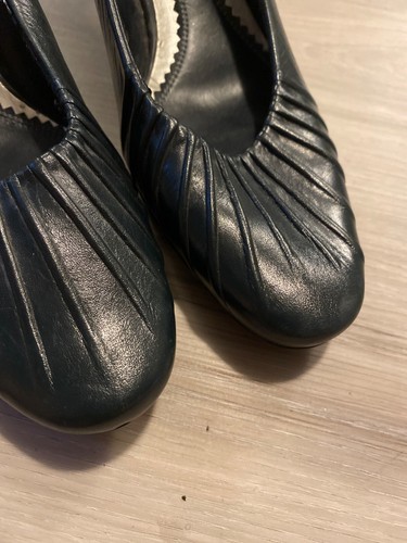 Naturalizer ALLIE women's Black Leather Pleated Round Toe slip on 3 inch Heels 8 - Picture 2 of 8
