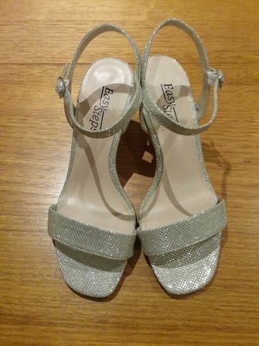 Easy Steps Unison Soft Gold Shimmer Sandal Size 7C LADIES SHOES - Picture 2 of 12