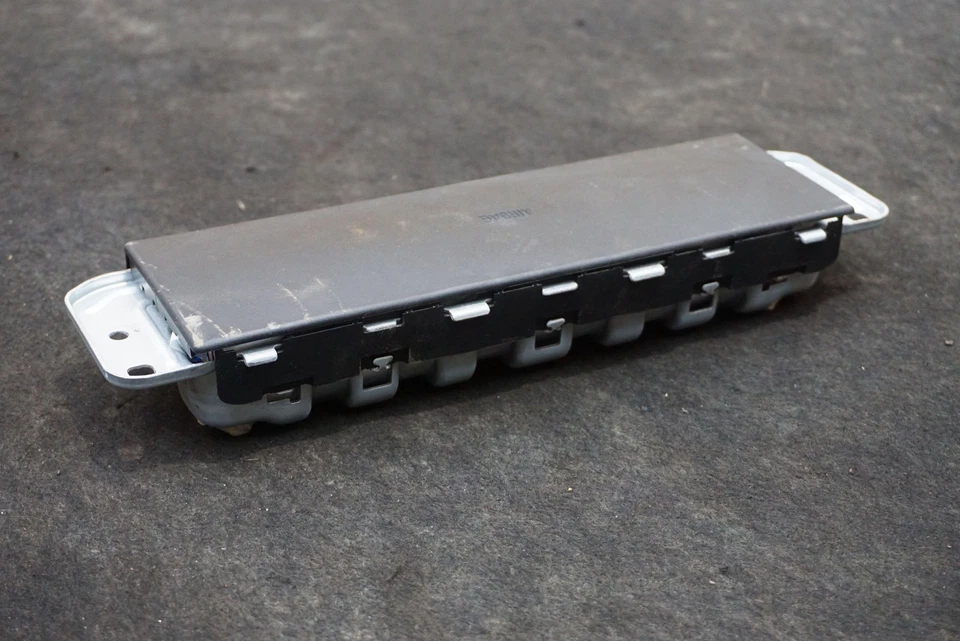 Airbag dianteiro direito passageiro joelho inferior 72129289694 fabricante de equipamento original BMW I8 2014-19 - Imagem 2 de 4