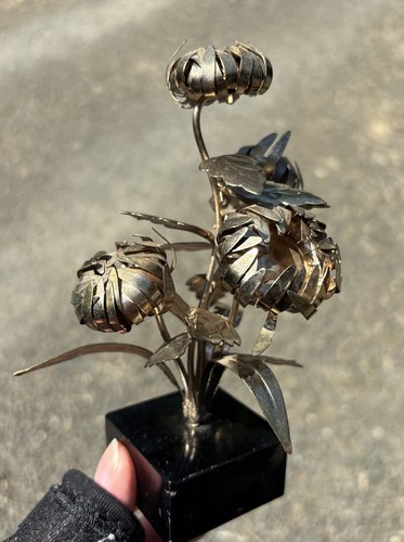 Vintage ~ Brutalist Petite Gold Metal Flower Art on Black Stand - Picture 2 of 6