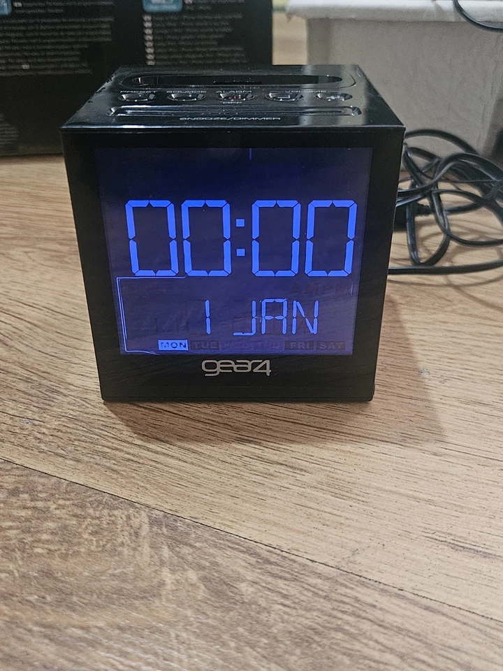 Gear4 CRG-70W iPod / iPhone Alarm Clock/Radio - Image 4 of 4